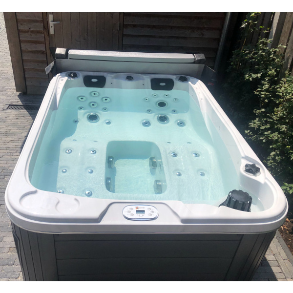 Spa 3 persoons merk Balboa (2,5 jaar gebruikt) - Afbeelding 2