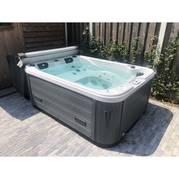 Spa 3 persoons merk Balboa (2,5 jaar gebruikt)