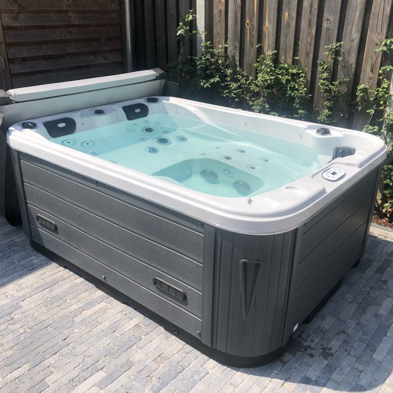 Spa 3 persoons merk Balboa (2,5 jaar gebruikt)