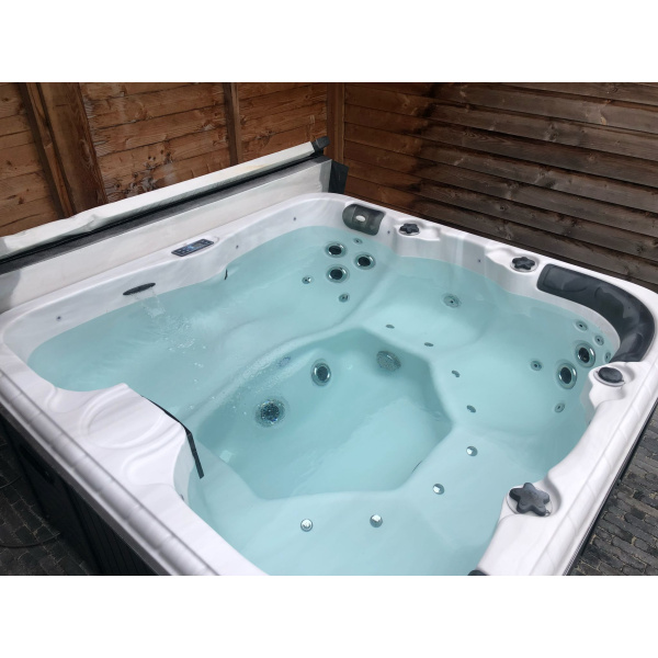 Spa 5 persoons merk Balboa (3,5 jaar gebruikt) - Afbeelding 2