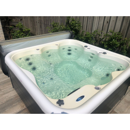 Spa 6 persoons merk Balboa (gebruikt)