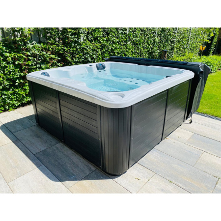 Spa 6 persoons merk Gecko (1,5 jaar gebruikt)