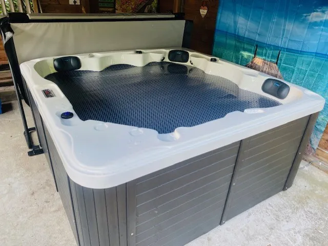Bellendek op het water in een spa